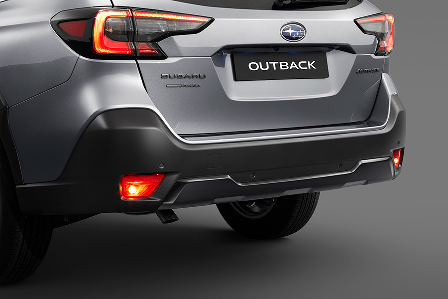 Bakre nedre skydd på Subaru Outback, placerat under stötfångaren.