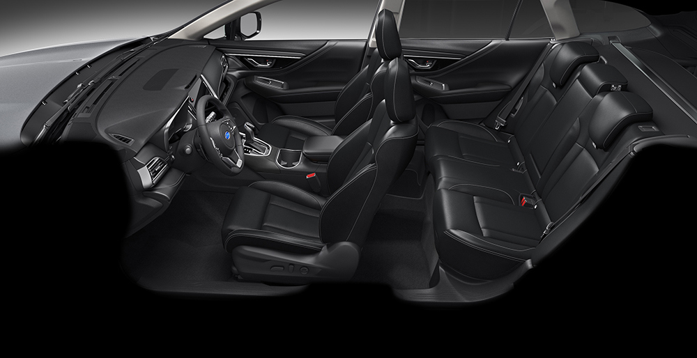 Subarus interiör med svart läderklädsel på säten