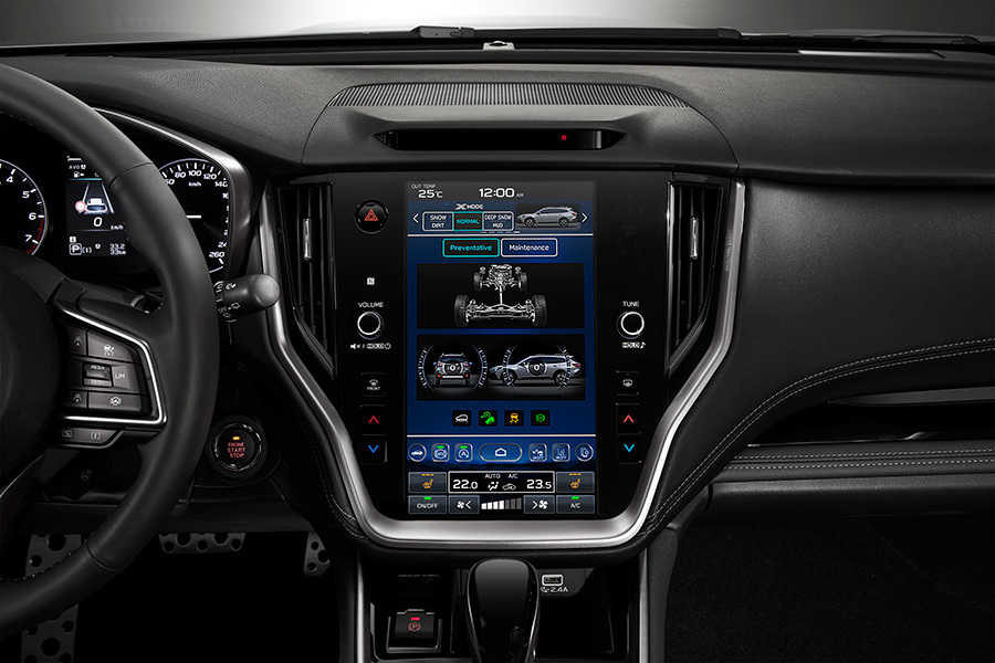 Subaru Outback med informativ pekskärm – håll koll på allt från körläge och drivsystem till bränsleekonomi och bilens dynamik i realtid.