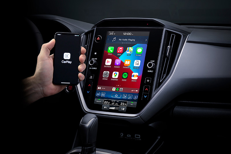 Subaru med stor pekskärm och Apple CarPlay – trådlös smartphoneintegration som ger tillgång till dina favoritappar direkt i bilen, med tydlig och smart layout.