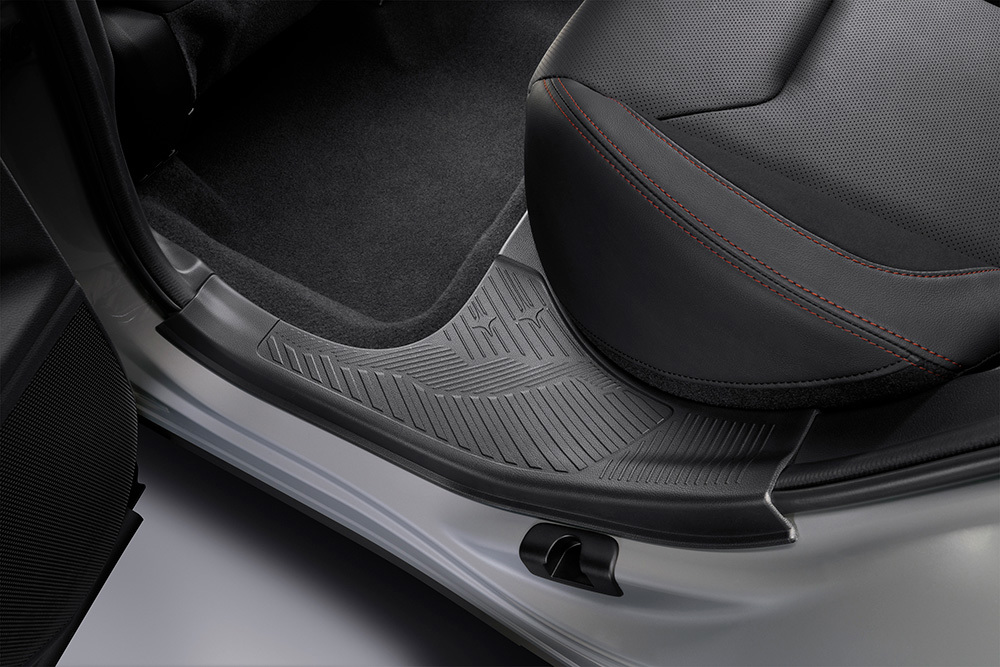 Det låga och breda insteget i Subaru Forester gör det enkelt för både barn och vuxna att kliva in och ut ur baksätet.